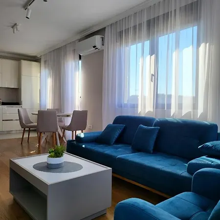 With Garage דירה פודגוריצה