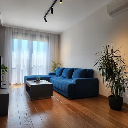 דירה With Garage