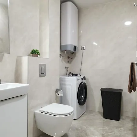 With Garage פודגוריצה