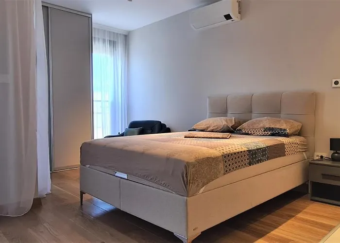 Apartment With Garage