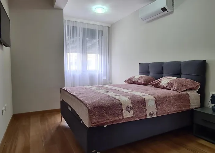 With Garage * Podgoriçe