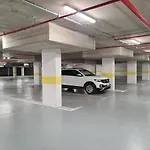 With Garage דירה פודגוריצה