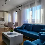 With Garage דירה פודגוריצה