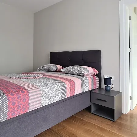 Апартаменты With Garage Подгорица