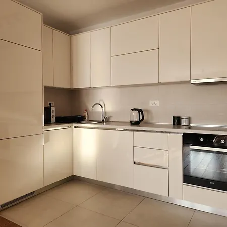 Apartamento With Garage Podgorica